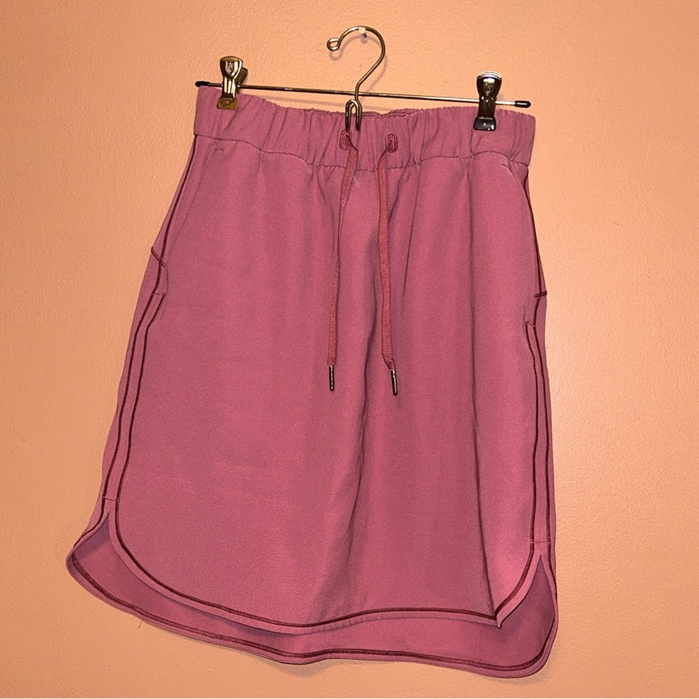 Lululemon On The Fly Skirt SIZE 6 MYMT Rose Medium Rise Travel